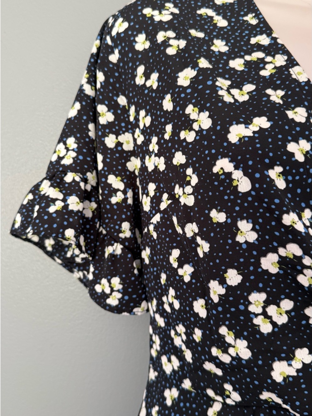 PrettyLittleThing Black w/blue polka dot Floral Ruffle Sleeve lightweight Dress - Picture 12 of 16